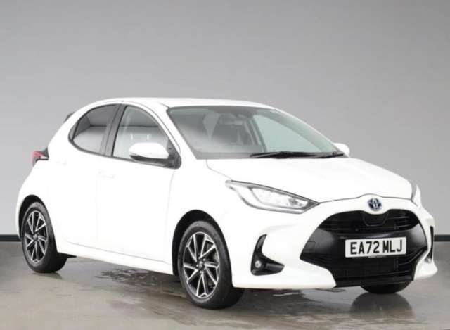 Toyota Yaris 1.5 Hatchback Design Hatchback Petrol / Electric Hybrid White