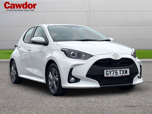 Toyota Yaris 1.5 Hatchback Icon Hatchback Petrol / Electric Hybrid White